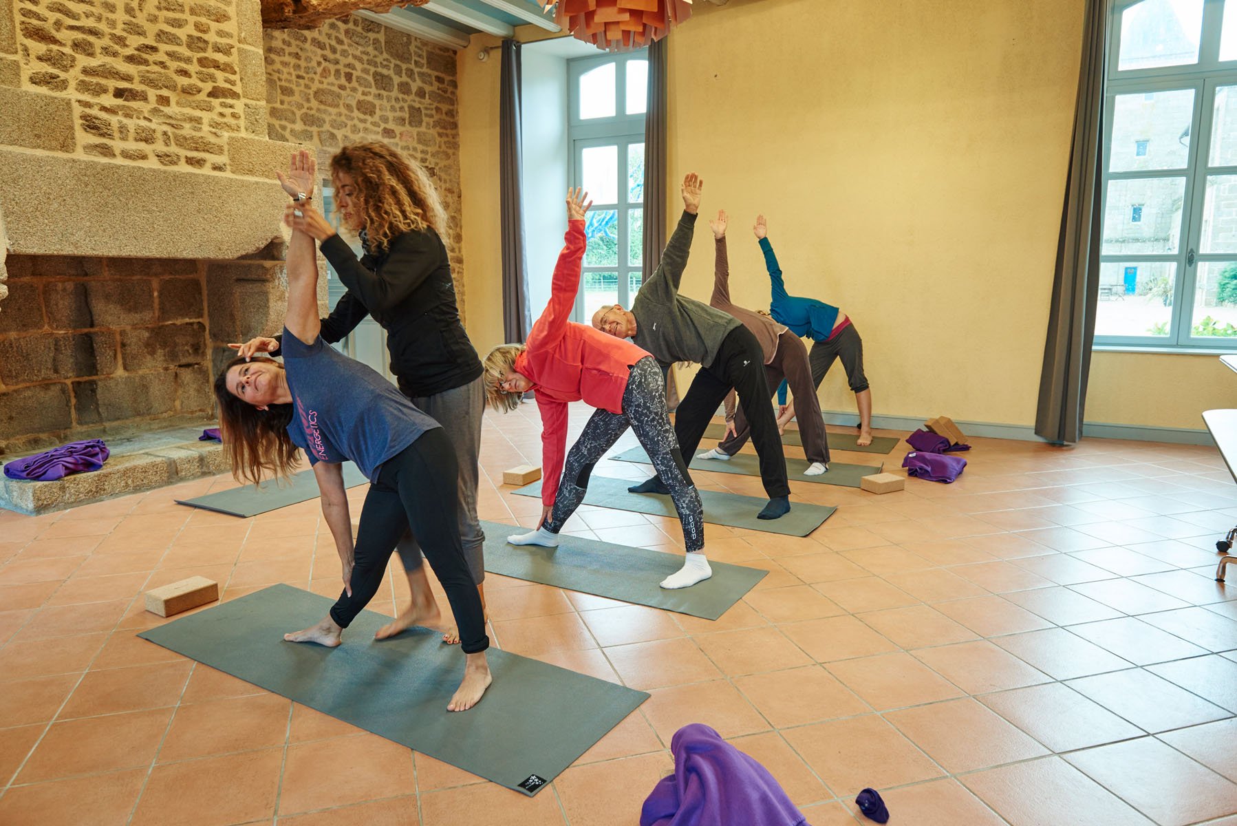 3/Activites/Yoga_salle-Fougeres_cours.jpg